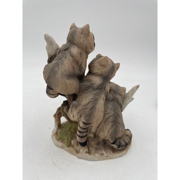 Vintage Porcelain Figurine Of Three Raccoons On Tree Stump With Leaves & Mushroo - Picture 3 of 8